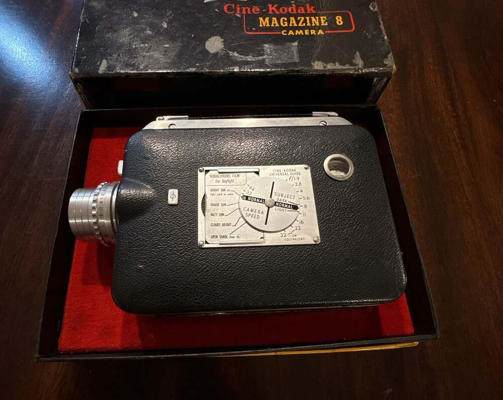 Vintage Cine-Kodak Magazine 8 Movie Camera with Original Box - Picture 2 of 8